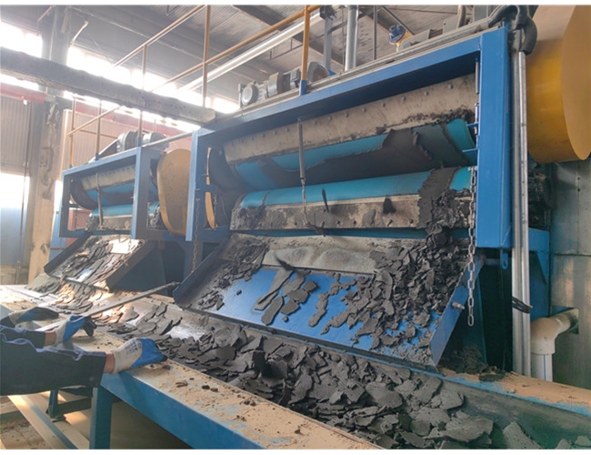秦皇島某污水處理廠訂購的2臺高壓帶式污泥脫水機(jī)，投入使用啦！